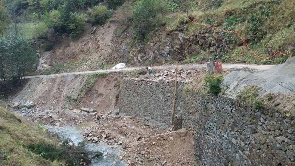 Uzuntarla Mah. Yol Genişleme ve Taş Duvar Çalış...