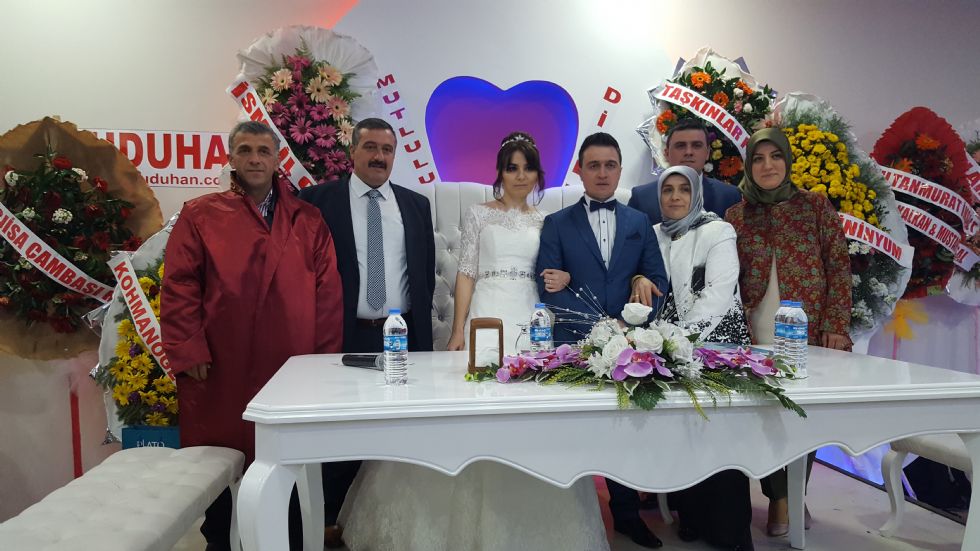 Başkan Hanefi Tok Genç Çiftin Nikahını Kıydı Başkan Hanefi Tok Genç Çiftin Nikahını Kıydı